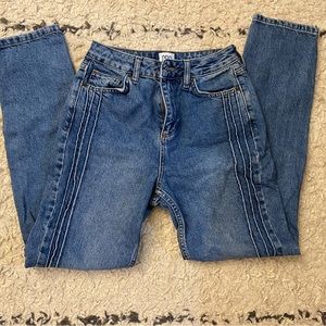 urban outfitters mom jeans